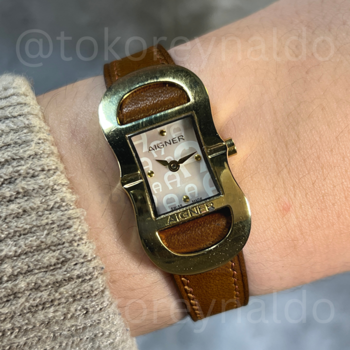 JAM TANGAN AIGNER CESENA A53200 OVAL GOLD PLATED SILVER EMBOSSED LOGO DIAL (LX1960)