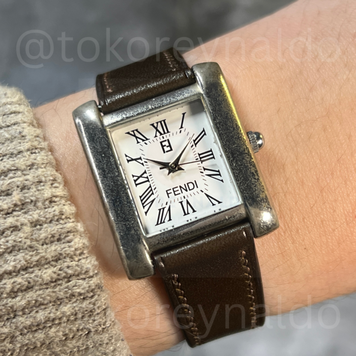 JAM TANGAN VINTAGE FENDI 1D/2577 SQUARE SILVERTONE WHITE DIAL ROMAN INDEX (LX1985)