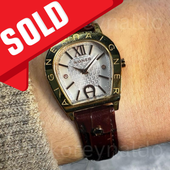 JAM TANGAN AIGNER AMALFI A32200 HORSE SHOE GOLD TONE EMBOSSED LOGO DIAL (LX1878)