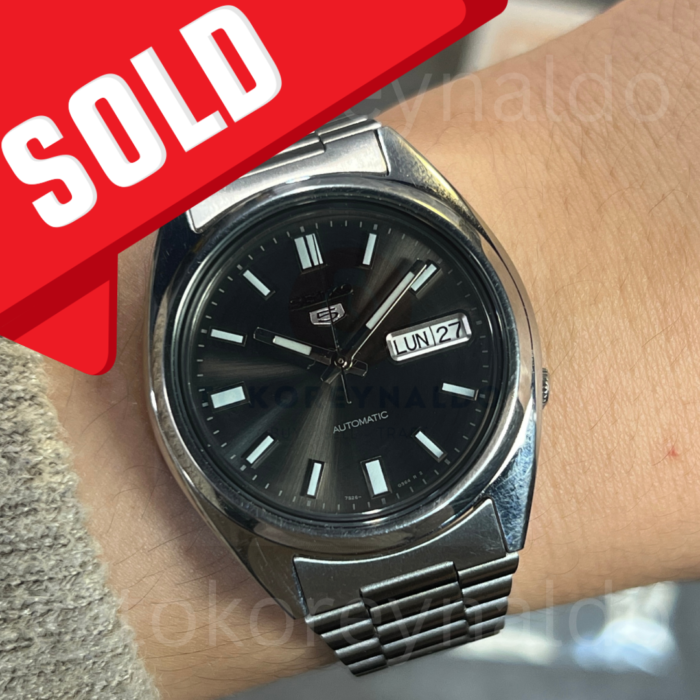 JAM TANGAN SEIKO 5 SNXS79K1 SS DARK GREY SUNBURST SPAIN-ENGLISH DAY (LX2313)