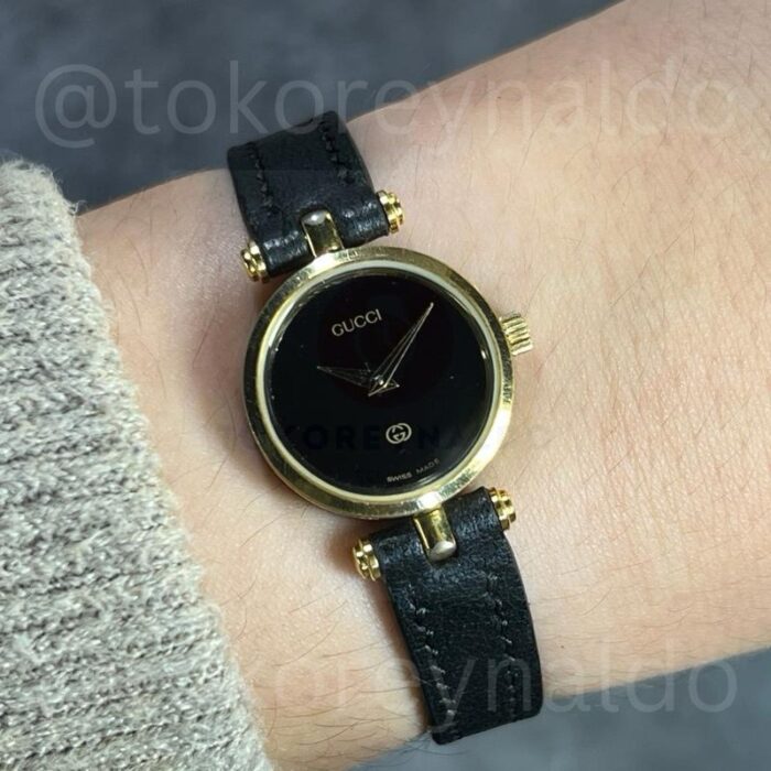 JAM TANGAN VINTAGE GUCCI 2000L SMALL ROUND GOLD PLATED MINIMALIST BLACK DIAL (LX2331)