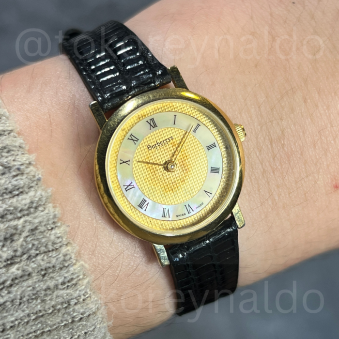 JAM TANGAN VINTAGE BURBERRY 6000L SMALL ROUND GOLD TONE TWO TONE MOP HOBNAIL DIAL (LX2384)