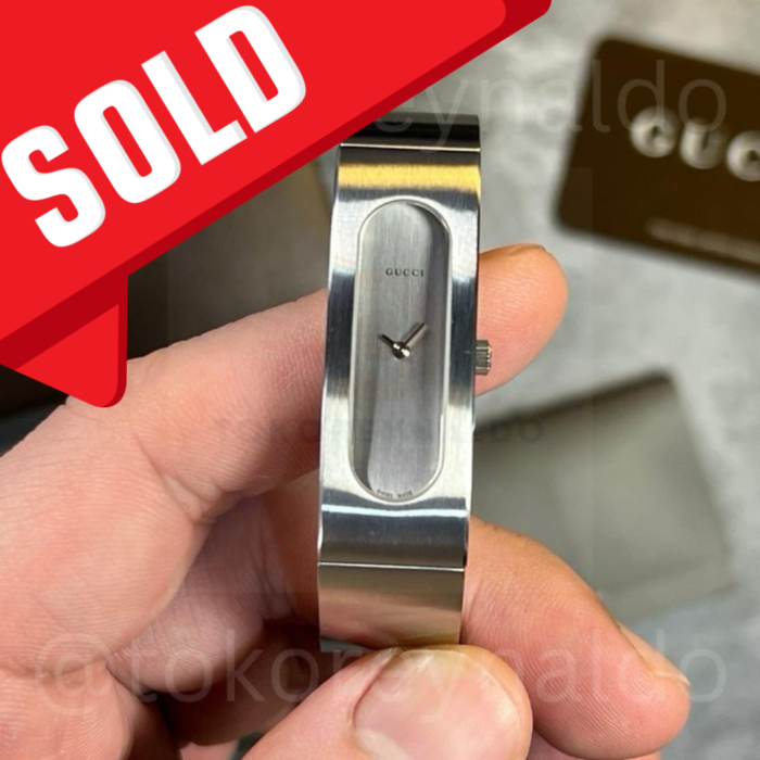 JAM TANGAN GUCCI 2400S BANGLE SS OVAL SILVER DIAL LX2205