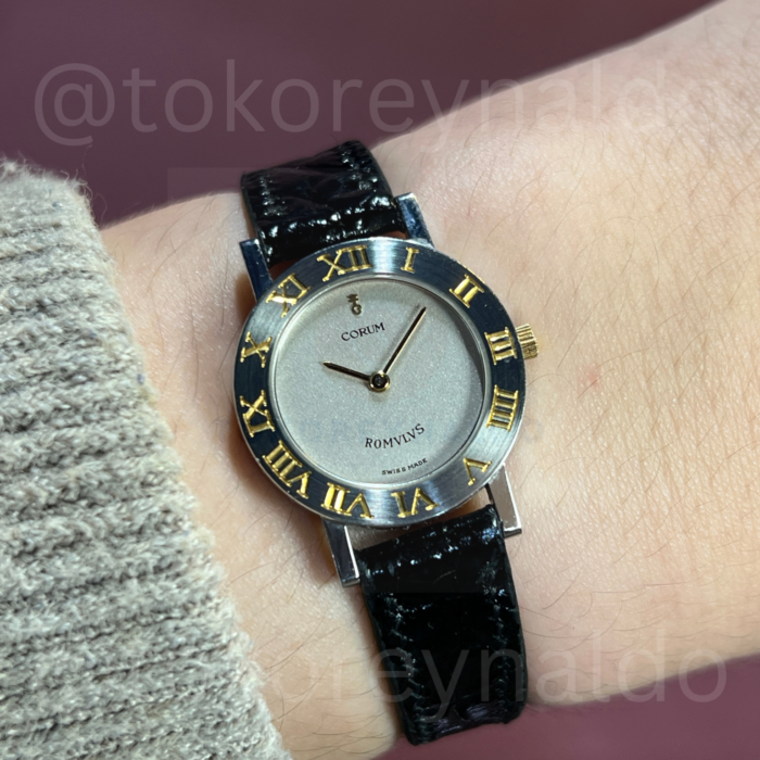 JAM TANGAN VINTAGE CORUM ROMVLVS 24.101.21 SMALL ROUND ROMAN BEZEL SILVER TEXTURED DIAL (LX2602)